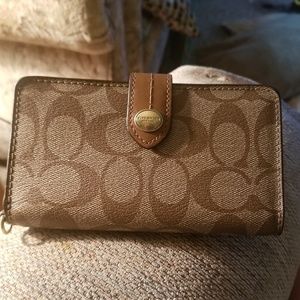 Coach NWOT Signature Bifold Snap Closure Wallet